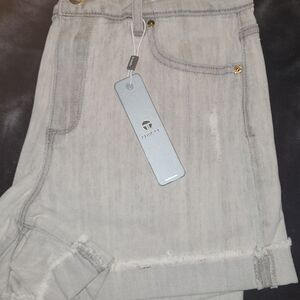 Tractr Gray Ankle Cropped Shorts with Distressed Hem